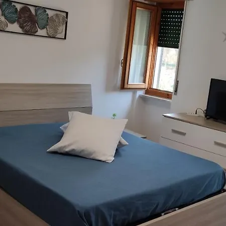 Max *