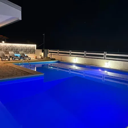 Max Villa