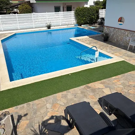 Max Villa *